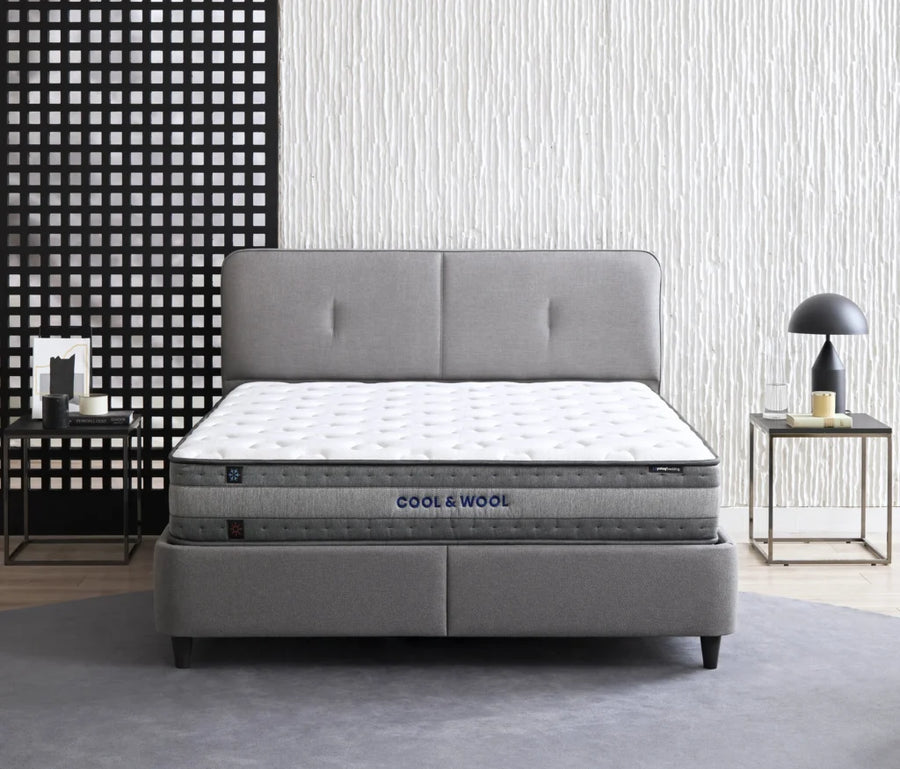 Cool Action baza boxspring met Cool en Wool matras en bijzettafel