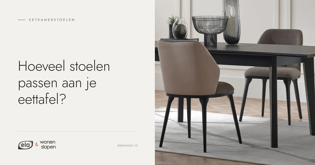 Zwarte eettafel met gestoffeerde Riga eetkamerstoelen