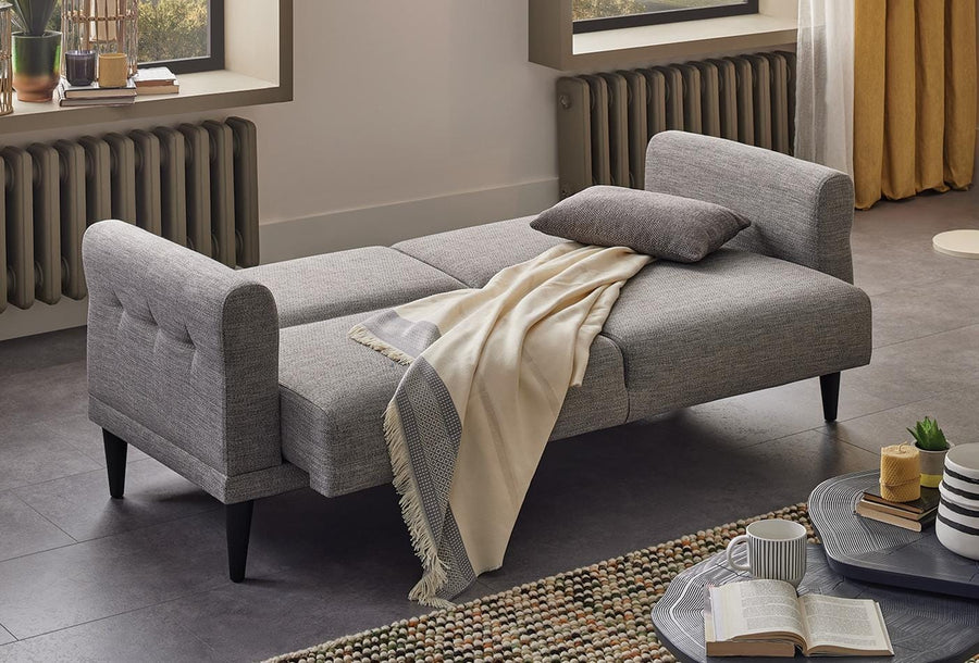 Loreto bank plat gelegd als ligplek, met plaid in een woonkamer
