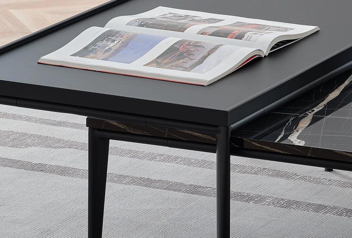 Blad en poot van de Riga salontafel van 115 cm van dichtbij