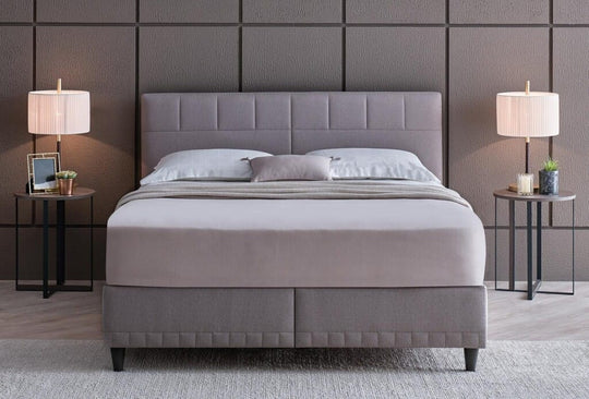 Supreme Sleep baza 2 in 1 in een slaapkamer met gestoffeerde wandpanelen