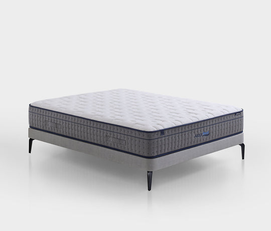 Adapt Rest matras op een grijs bed met zwarte poten