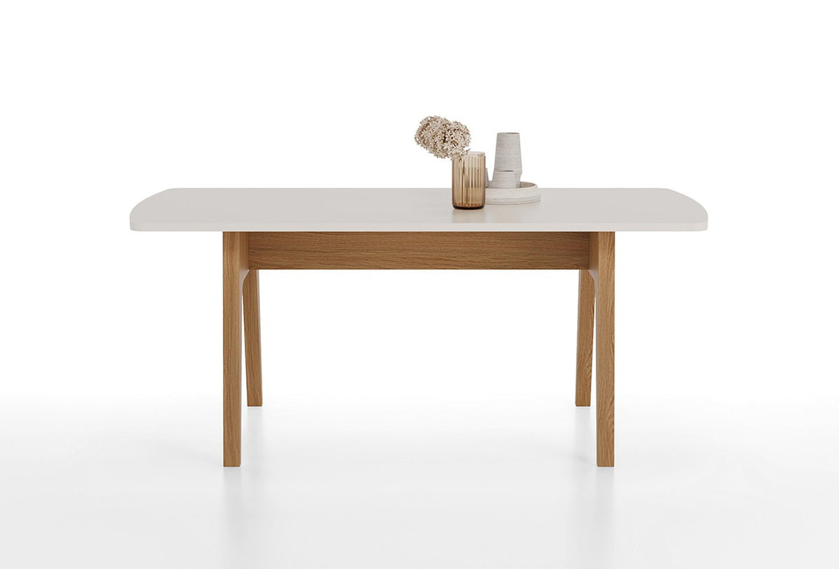Marsana eettafel van opzij, met de eiken poten in beeld