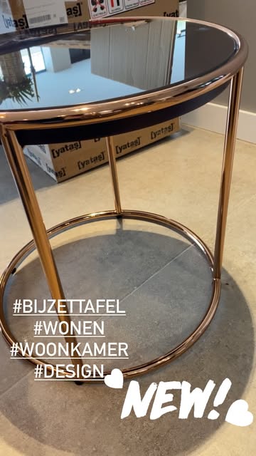Bijzettafel met een roségouden onderstel